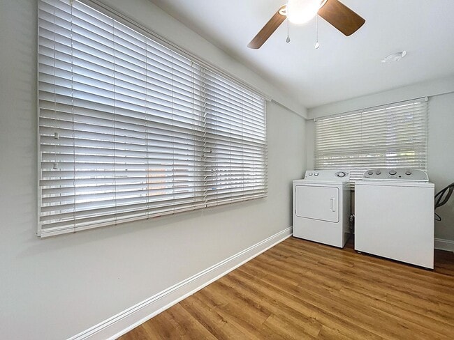 Building Photo - 1/1 in Central Lakeland with a great side ...