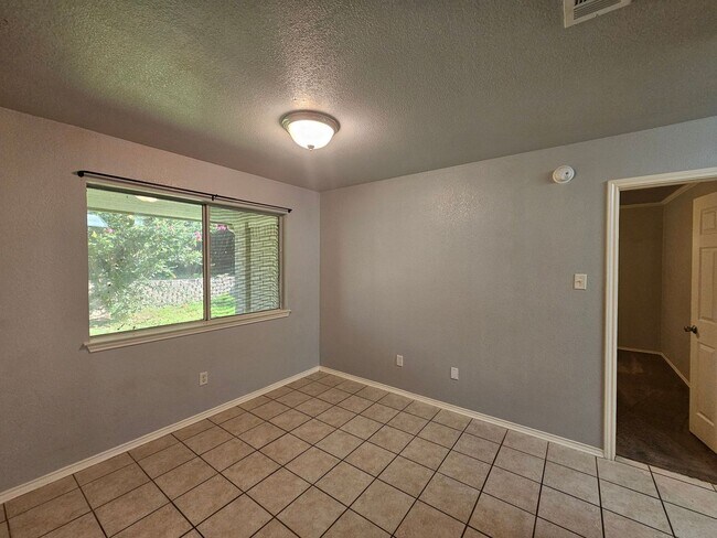 Building Photo - 4507 Twin Oaks Cir