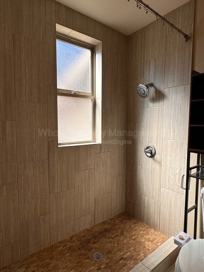 Building Photo - 2118 E 21st Ave