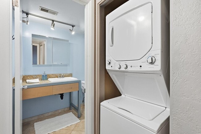 Building Photo - 3002 N 70th St