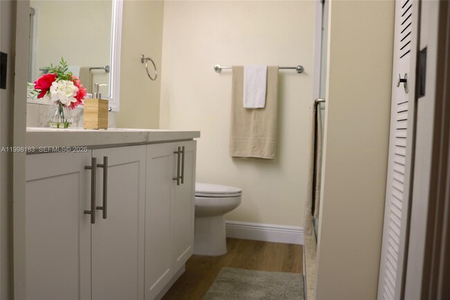 Building Photo - 401 Gardens Dr