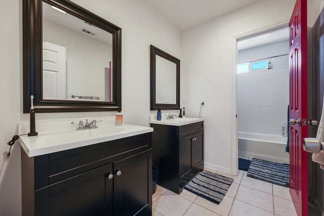 Hallway Bathroom - 4466 Mataro Dr