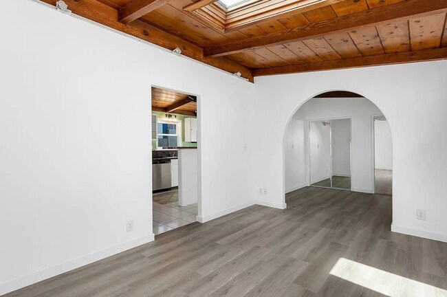 Building Photo - Vintage Beach Bungalow