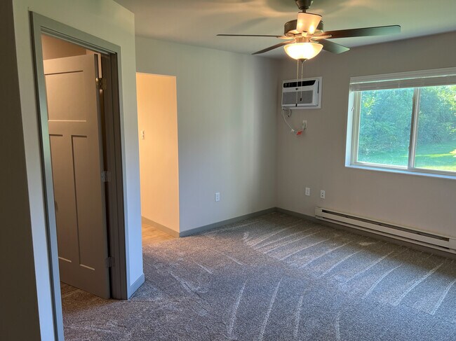 Building Photo - 1209 Salem Dr