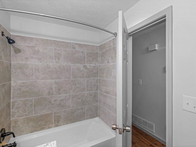 Building Photo - 1999 Hampton Locust Grove Rd