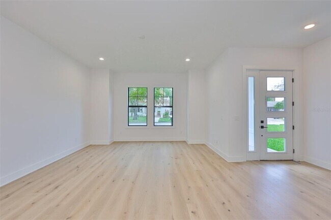 Building Photo - 419 W Frances Ave