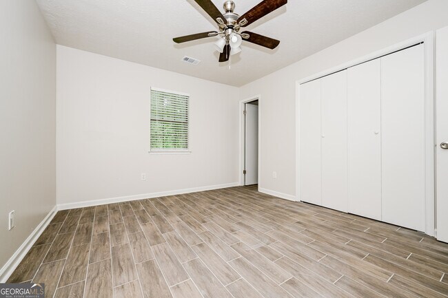 Building Photo - 149 Adrian Dr