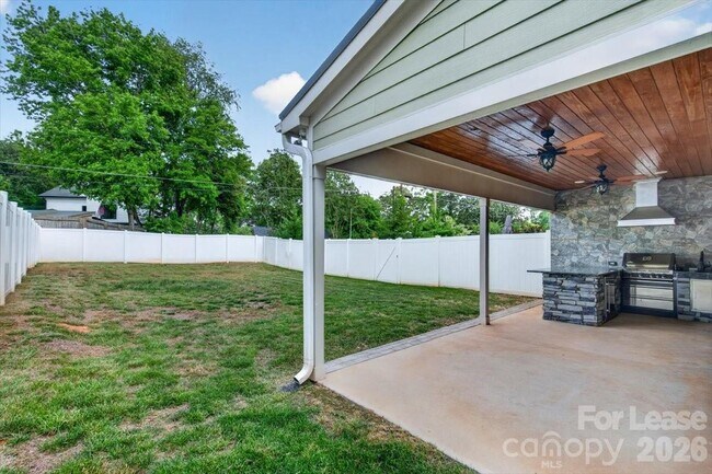 Building Photo - 5201 Valley Stream Rd