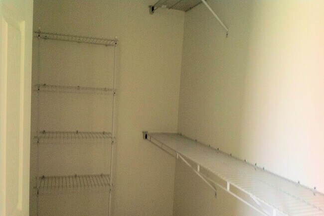 Building Photo - 220 Ansley Way