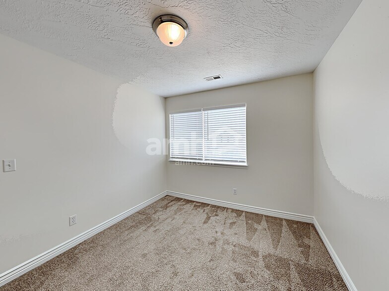 Building Photo - 10454 Sugarloaf Dr
