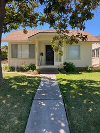 Building Photo - 3bd/1.5ba House w/ New Flooring and Interi...