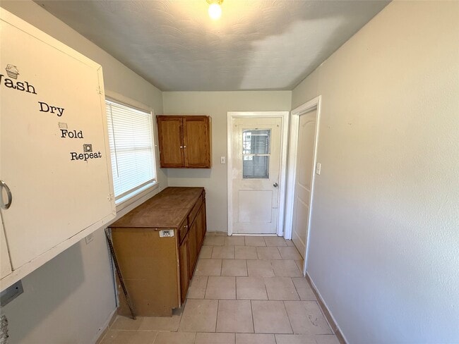 Building Photo - 2206 Eriksson St