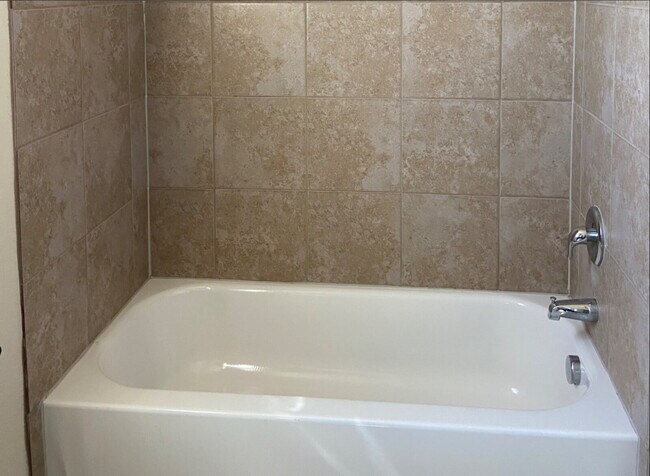 Building Photo - "Spacious 3-Bedroom Condo Oasis with 2.5 Baths in San Antonio – Your Perfect Retreat!"