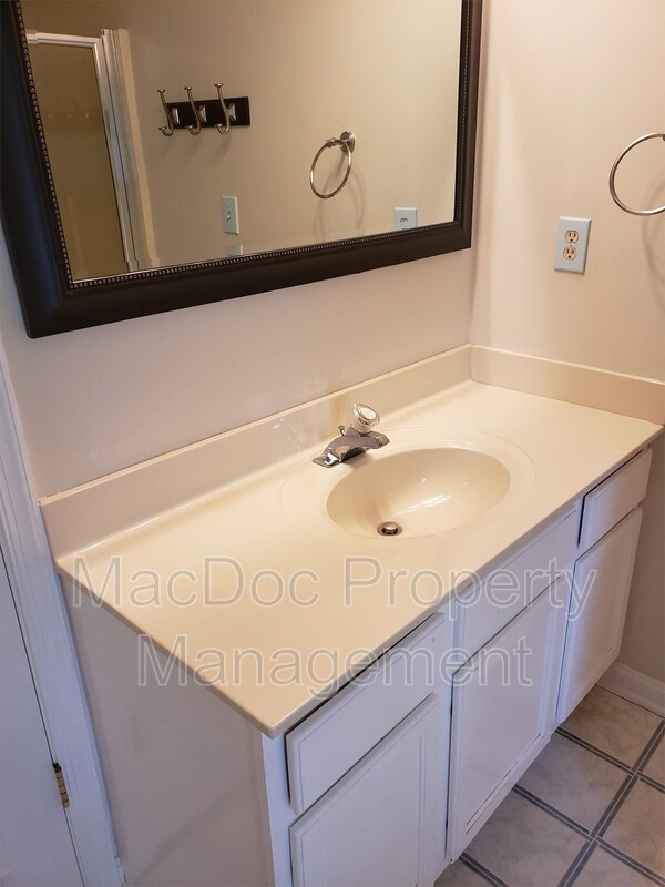 Building Photo - 7620 Regency Glen Dr