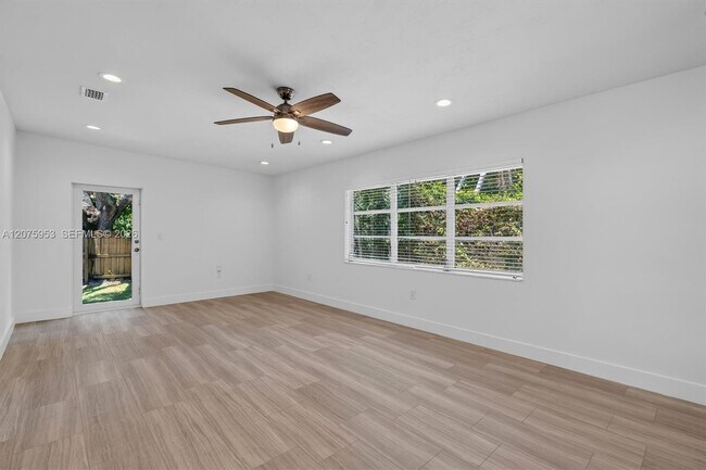 Building Photo - 6629 SW 65th St