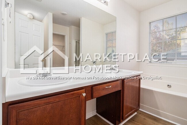 Building Photo - 10143 Deep Creek Dr