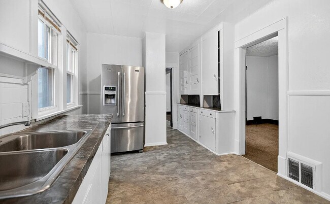 Building Photo - 2128 6th St SW