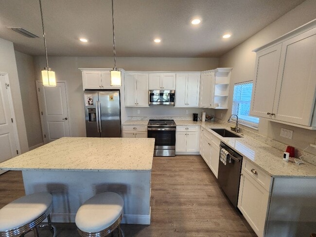 Building Photo - Venetian Bay Home in the Palms