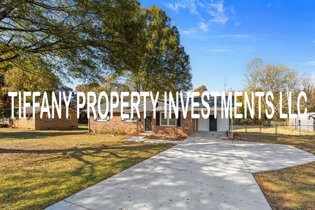 Building Photo - 714 Chal Dr