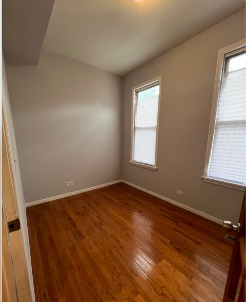Building Photo - 2416 N Maplewood Ave
