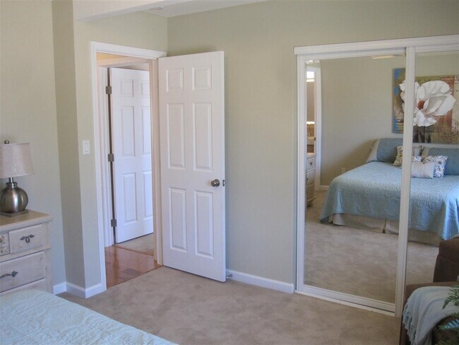 Building Photo - Lovely 3 bedroom home with an open floor plan