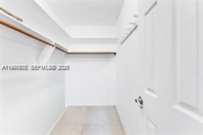 Building Photo - 1532 NE 39th St