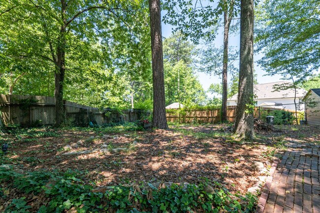Building Photo - 3926 Pineview Dr SE