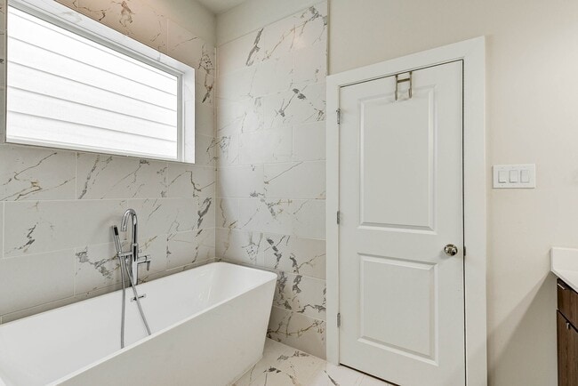 Building Photo - 5857 Dolores St