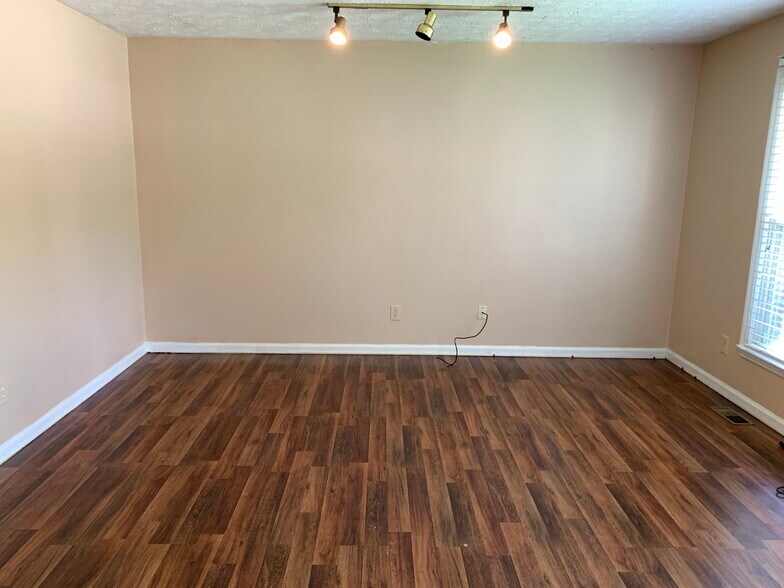 Building Photo - 3229 Catskill Ct