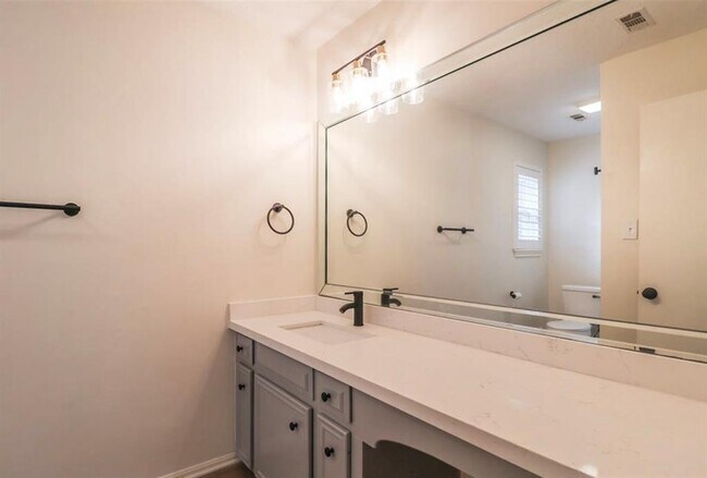 Building Photo - 15626 Canterbury Forest Dr