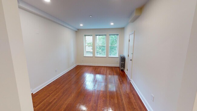 Building Photo - 123 Sutherland Rd