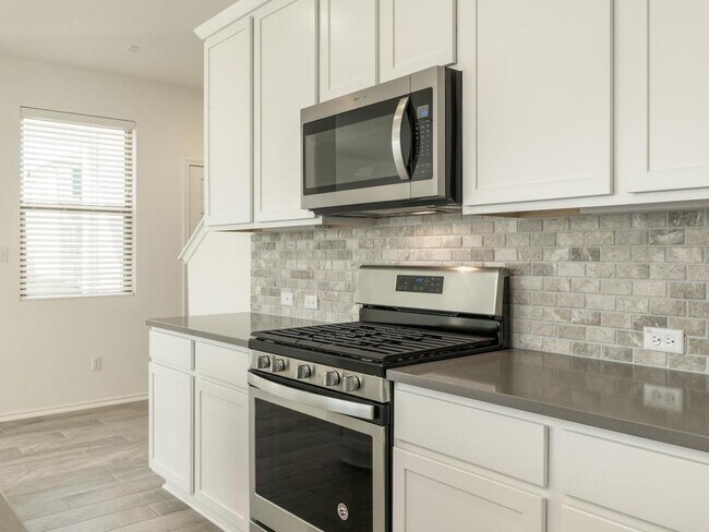Building Photo - 9113 Garnet Dr