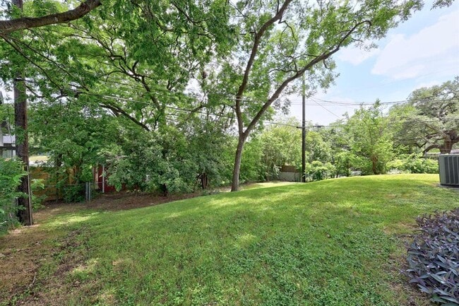 Building Photo - 4611 Lennox Dr