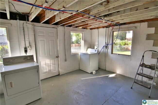 Building Photo - 68 W Center St