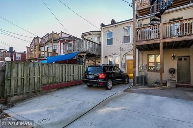 Building Photo - Simply Perfect Canton 2bd/2ba Rowhome w/ Parking! Available 5/11