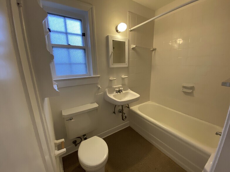 Building Photo - 2517 Harris Blvd