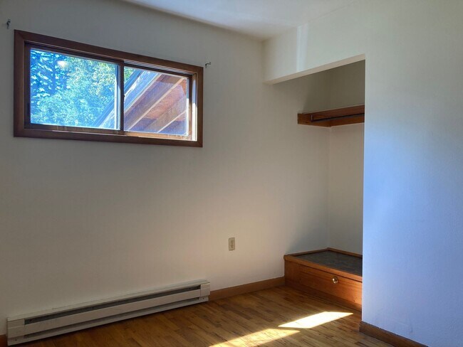 Building Photo - 729 S 14th Ave