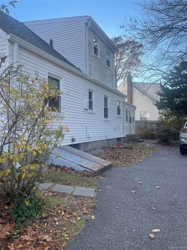 Building Photo - 206 Dickinson Ave