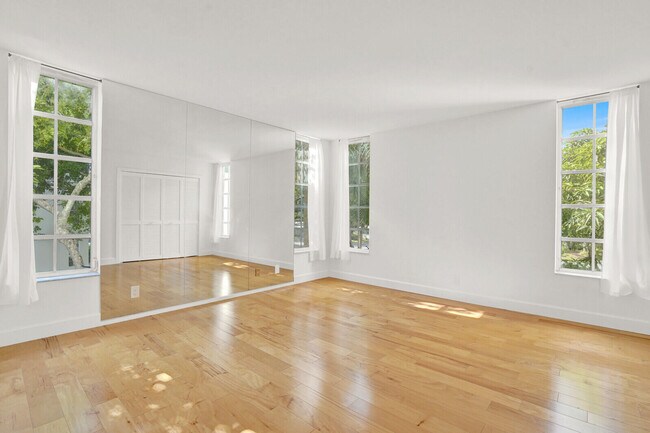 Building Photo - 804 Cypress Blvd