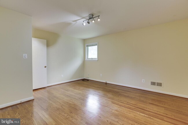 Building Photo - 6500 Wilson Ln