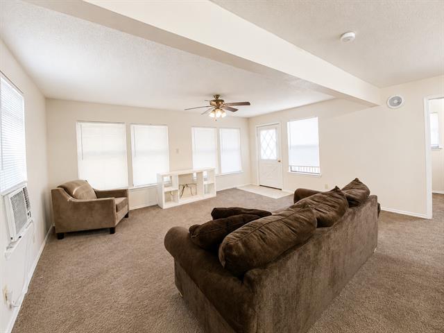 Building Photo - 910 Hillside Beach Dr
