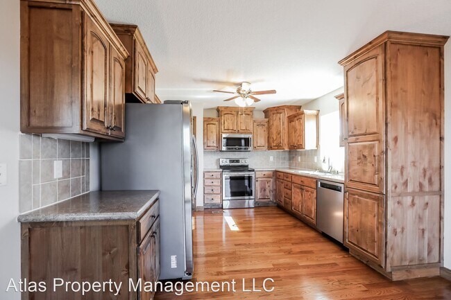 Building Photo - 4 br, 3 bath House - 16910 Meadow Creek Court