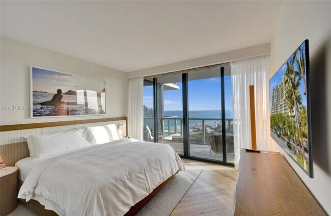 Building Photo - 2201 Collins Ave