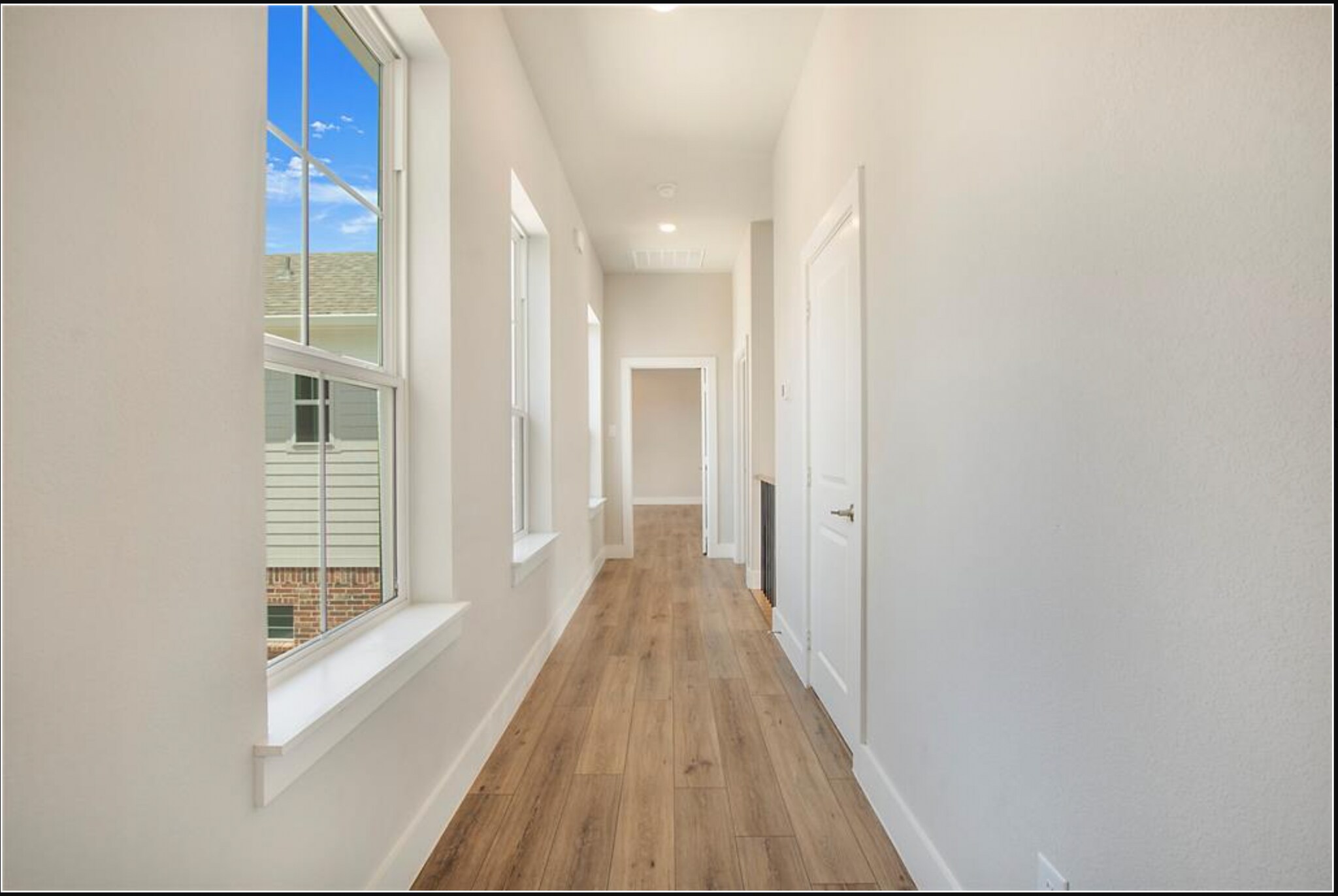 Building Photo - 1005 Cavour Pl