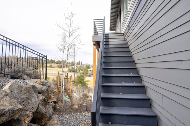 Building Photo - 2580 N W Awbrey Point Cir