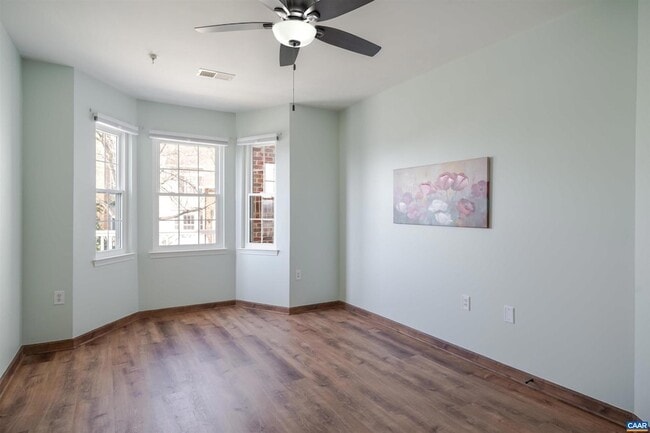 Building Photo - 1055 Weybridge Ct