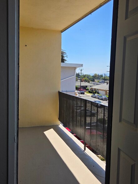 Building Photo - 25684 Spring Dr