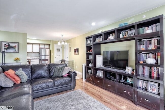 Building Photo - 2400 NE 10th St