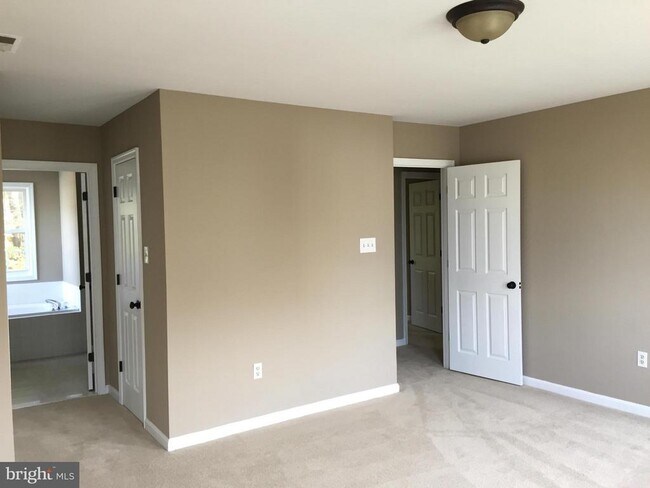 Building Photo - 96 Tanterra Dr