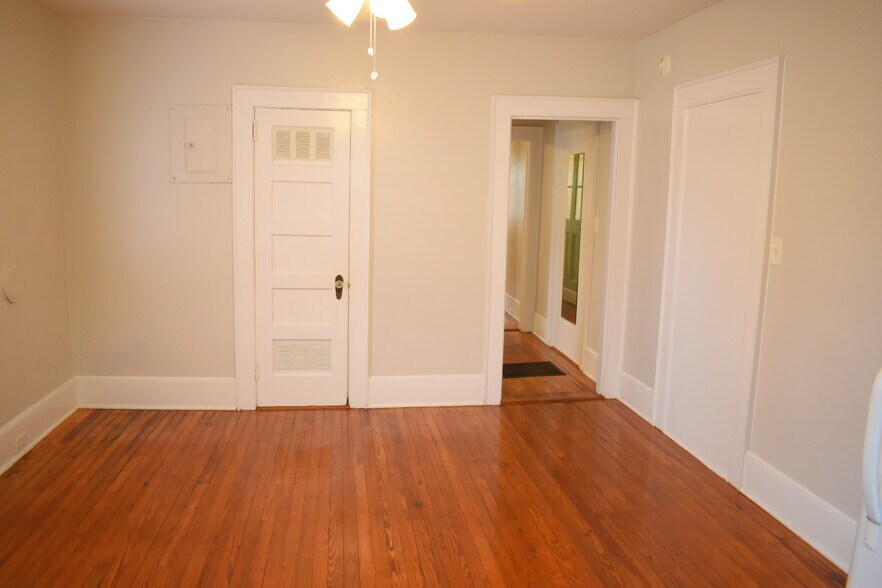 Building Photo - 306 Kenwood Ave